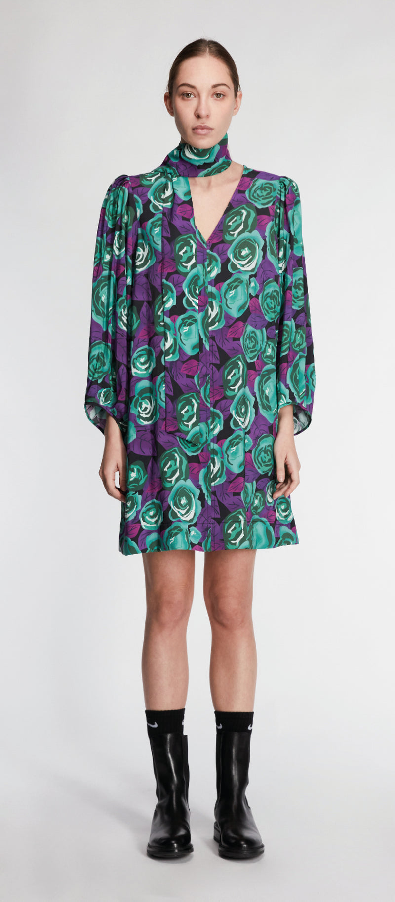 Michael Abito Viola donna 8pm - 1