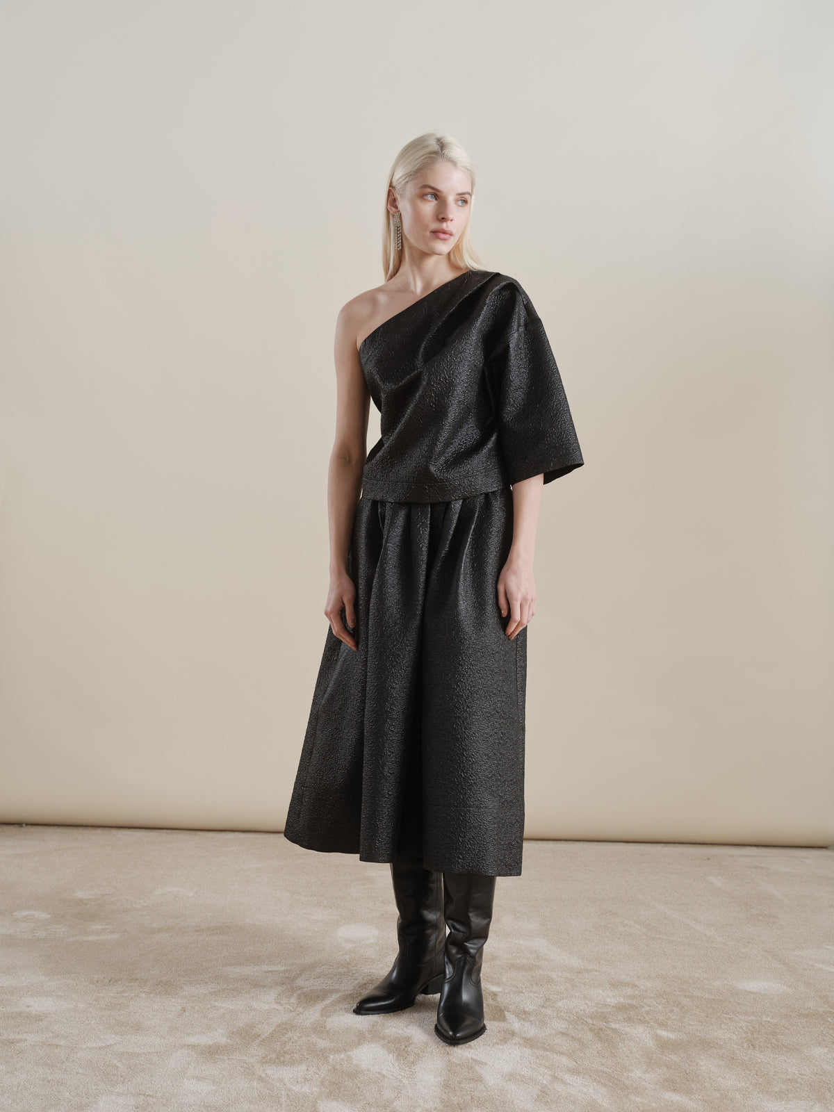 Isla Gonna Nero donna 8pm - 2